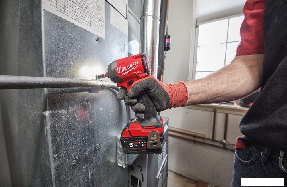 Винтоверт Milwaukee M18 FUEL M18FID3-0X 4933479864 (без АКБ, кейс)