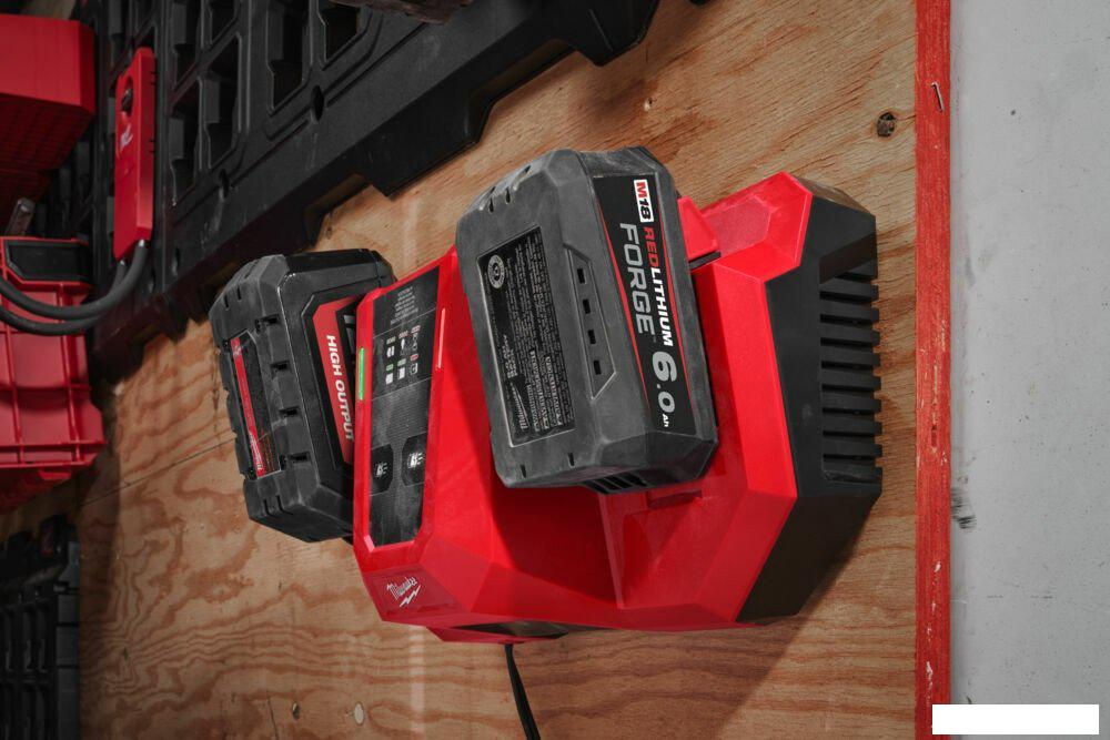 Зарядное устройство Milwaukee M18 M18DBSC 4932492531 (18В)