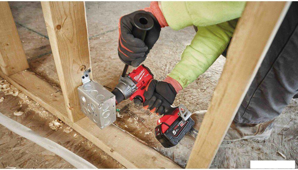 Дрель-шуруповерт Milwaukee M18 FDD3-402C 4933492472 (с 2-мя АКБ, кейс)