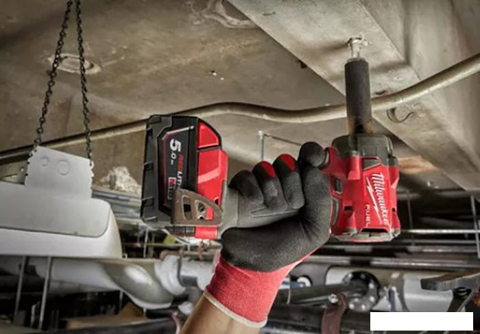 Гайковерт Milwaukee M18 FIW2P12-502X 4933478447 (с 2-мя АКБ, кейс)