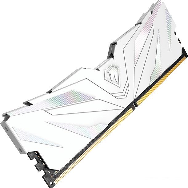 Оперативная память Netac Shadow II White 16ГБ DDR4 3200МГц NTSWD4P32SP-16W
