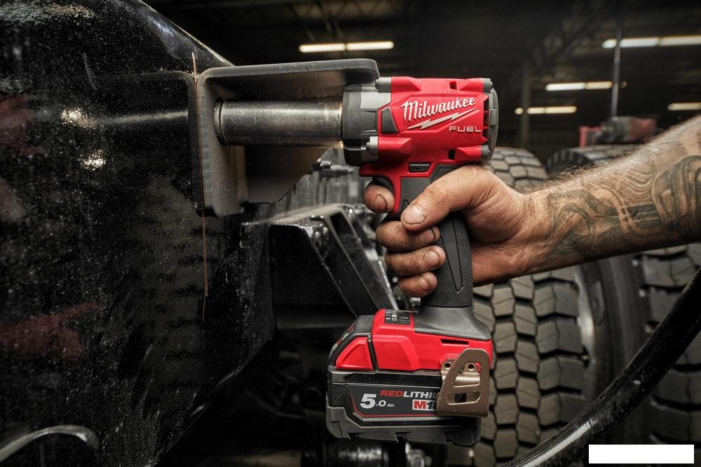 Гайковерт Milwaukee M18 FUEL M18FIW2F12-0 4933498058 (без АКБ)