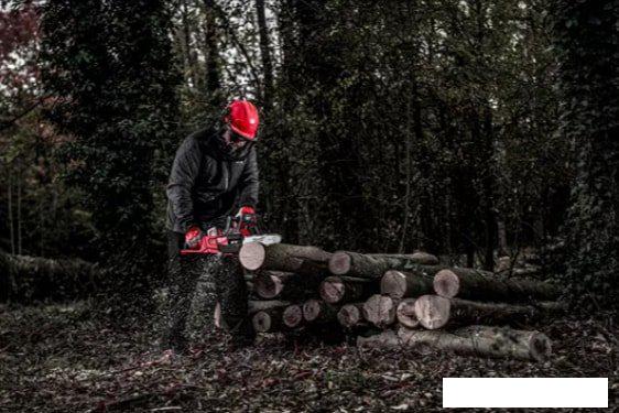 Аккумуляторная пила Milwaukee M18 FCHSC-0 (без АКБ)
