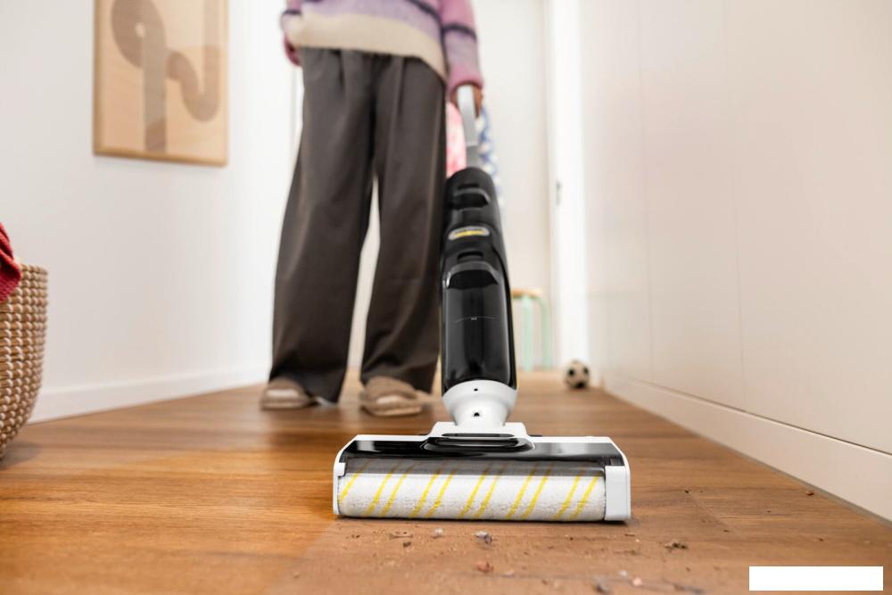 Вертикальный моющий пылесос Karcher FCV 4 Dry 1.056-135.0