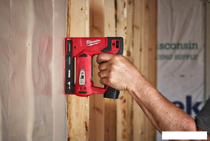 Степлер Milwaukee M12 BST-202X 4933459635 (с 2-мя АКБ)