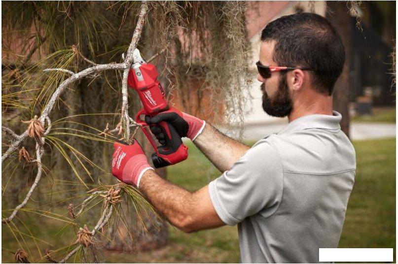 Секатор Milwaukee M12BLPRS-0 4933480114 (без АКБ)