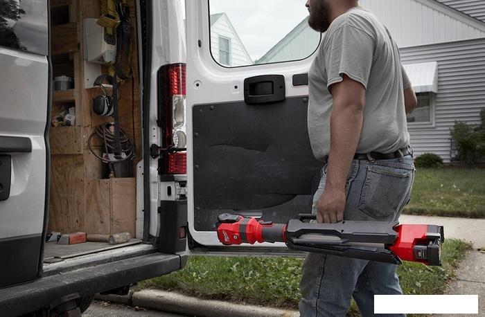Фонарь Milwaukee M12 SAL-0 (без АКБ)